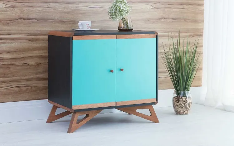 CÔMODA PEQUENA 2 PORTAS PRESLEY PRETO E AZUL CELESTE 72x40x68,5 CM