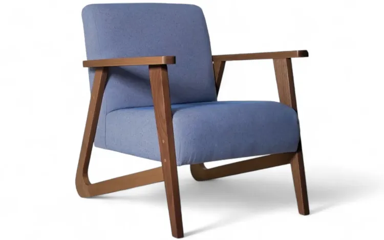 POLTRONA PARA QUARTO POLTRONA INDIVIDUAL DE MADEIRA ESTOFADA COR AZUL CLARO VERNIZ CAPUCCINO TEC.930 LIS 72X81X81 CM