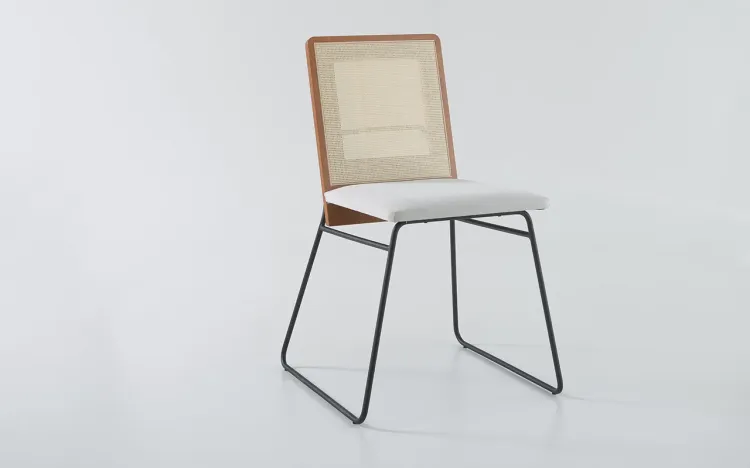 CADEIRA DE METAL COM ASSENTO ESTOFADO BEND 04 VERNIZ JATOB&Aacute; E TEC.B001 BOUCLE OFF WHITE 51X51X81 CM