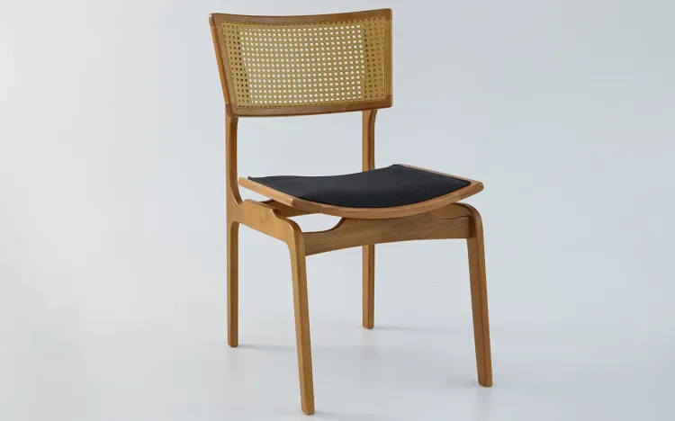 CADEIRA EM TELA SEXTAVADA PARA SALA DE JANTAR LUCIE VERNIZ AM&Ecirc;NDOA E TEC. ALGOD&Atilde;O PRETO 49X61X82,5 CM