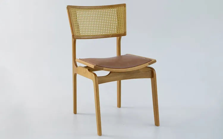 CADEIRA COM TELA PARA MESA DE JANTAR LUCIE VERNIZ AM&Ecirc;NDOA E TEC. COURO SINT&Eacute;TICO CARAMELO 49X61X82,5 CM