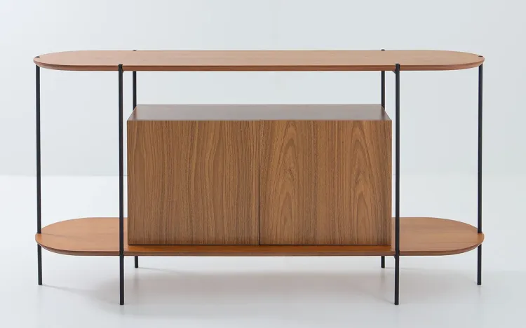 APARADOR BUFFET CONTEMPOR&Acirc;NEO 2 PORTAS EM MDF FREIJ&Oacute; TAMPO EM MADEIRA TAUARI E P&Eacute;S DE METAL MOOB 140X35X75,5 CM