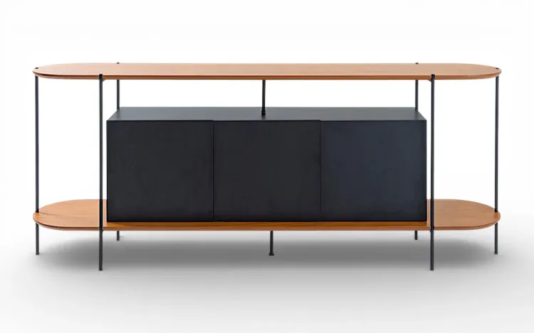 BUFFET APARADOR MODERNO 3 PORTAS PRETO TAMPO EM TAUARI NATURAL E P&Eacute;S DE METAL MOOB 180X35X75,5 CM