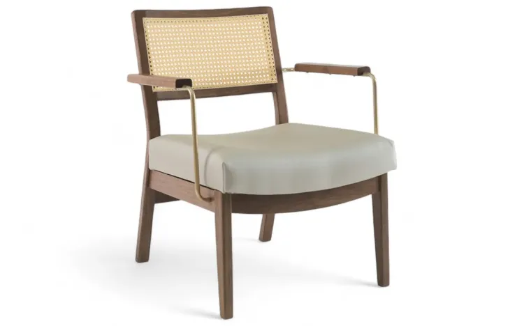 POLTRONA DE COURO SINTÉTICO BEGE PARA SALA LAVANDA AÇO DOURADO VERNIZ CAPUCCINO TEC.1203 PÉROLA 63,5X64X78 CM