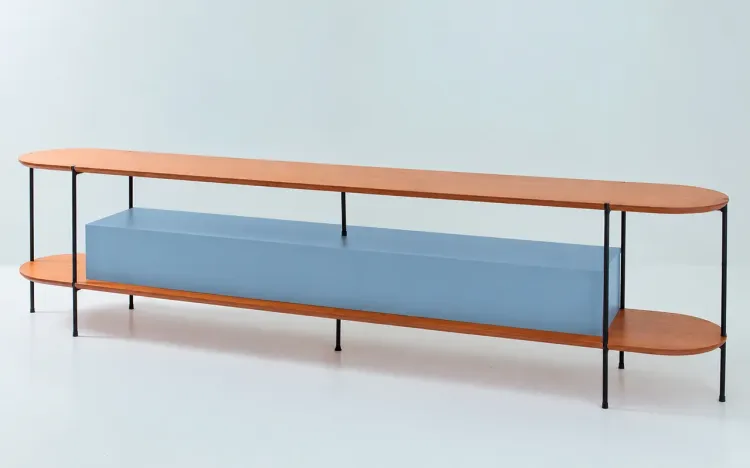 RACK PARA TV GRANDE AZUL SERENO TAMPO EM MADEIRA NATURAL TAUARI E P&Eacute;S DE METAL MOOB  2200X35X54CM