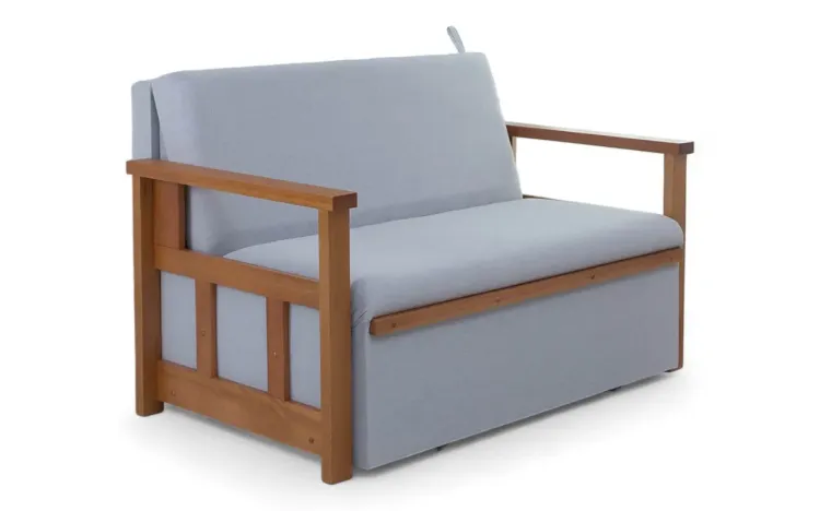 SOFÁ CAMA CASAL DE MADEIRA RETRÁTIL AKRO BICAMA DE MADEIRA VERNIZ MEL TECIDO CINZA - 128X90X85CM